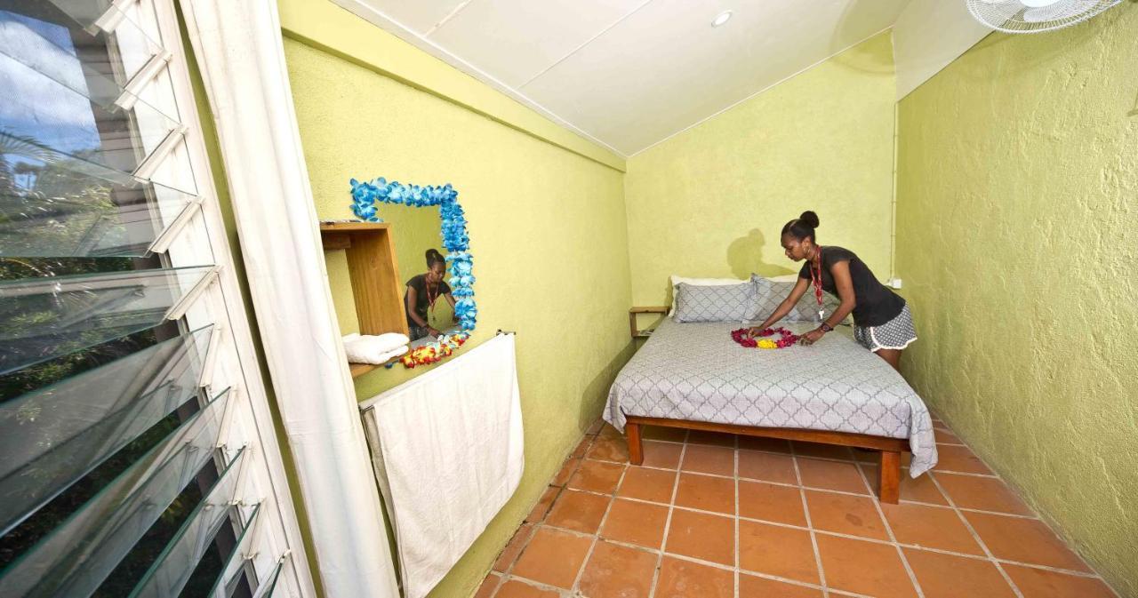 Retreat Seaside Hostel Port Vila Exterior photo